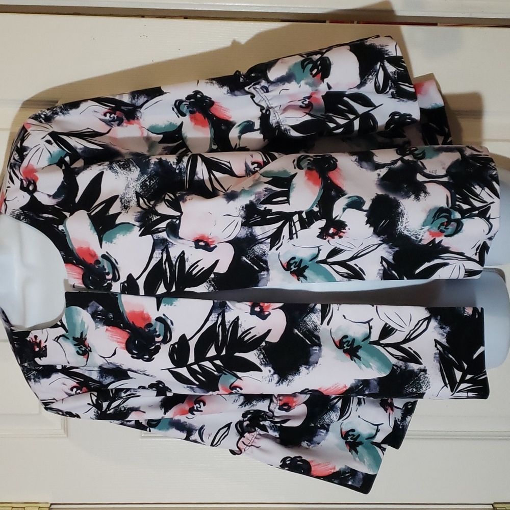 Lane Bryant floral print half sleeve blazer - Picture 2 of 11